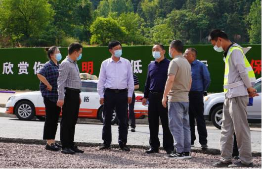 六安市公路管理處黨委書(shū)記、主任楊廣來(lái)一行蒞臨指導(dǎo)我司項(xiàng)目